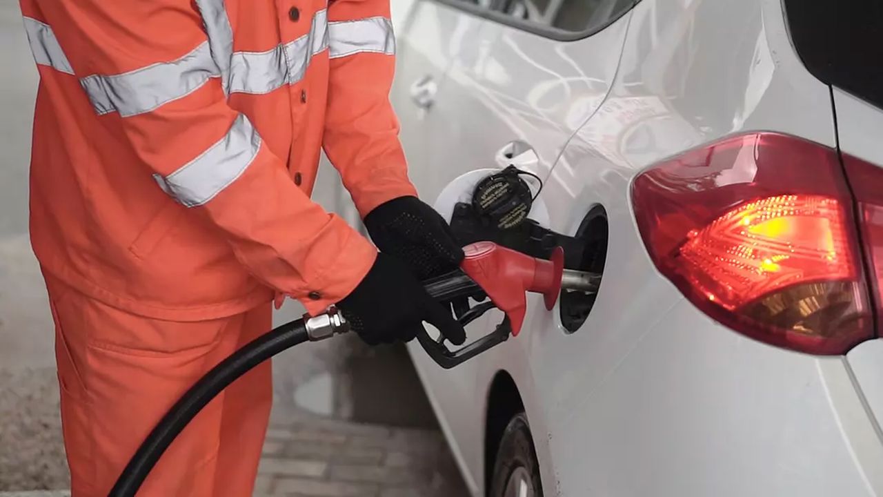 Akaryakıtta zam yağmuru sürüyor: Motorin 60 TL sınırına dayandı